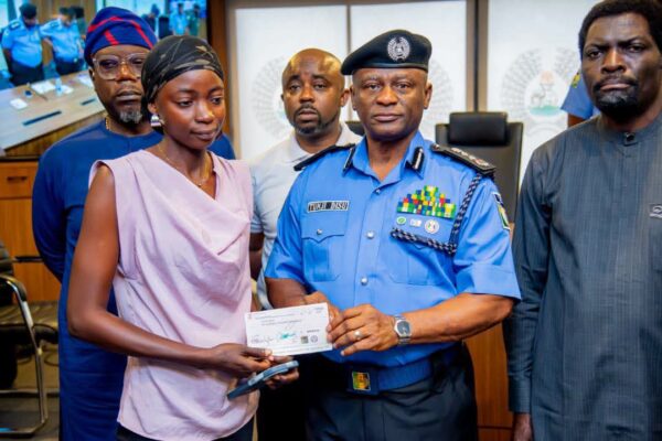 GP-Disu-Presents-N2.32bn-Welfare-Benefits-to-Families